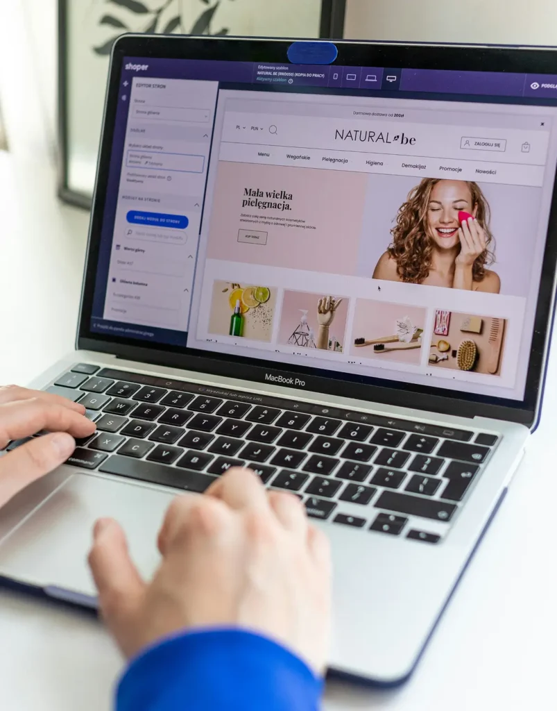 MacBook Pro con una tienda online en fase de desarrollo